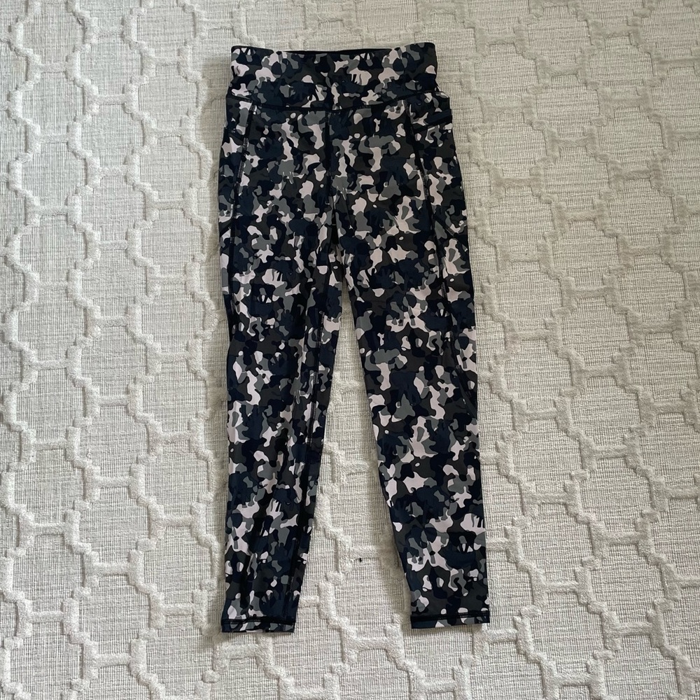 Sweaty Betty Zero Gravity leggings, size XS, camo